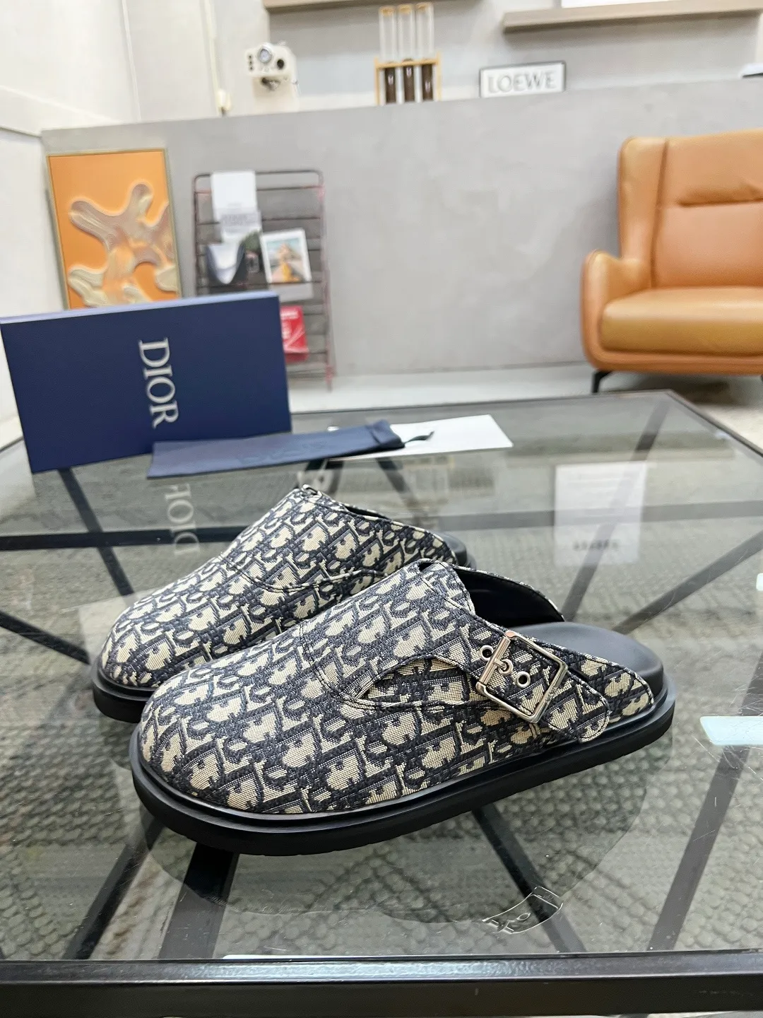 Factory price: 380💰🔍Top purchasing agent🇮🇹 Synchronized with the Dior street hero half drag counter, uppers imported from Italy with D logo cloth fabrics, high-quality complex splicing craftsmanship, soles: original soles specially provided by the original factory, exclusive event molded soles super comfortable, original factory follow-up orders, 🔍🔍high quality, you can enter and exit the counter at will, welcome to compare, code number 39-45 (order 46)